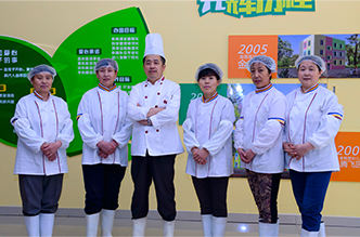 三餐两点由专业的厨师烹饪